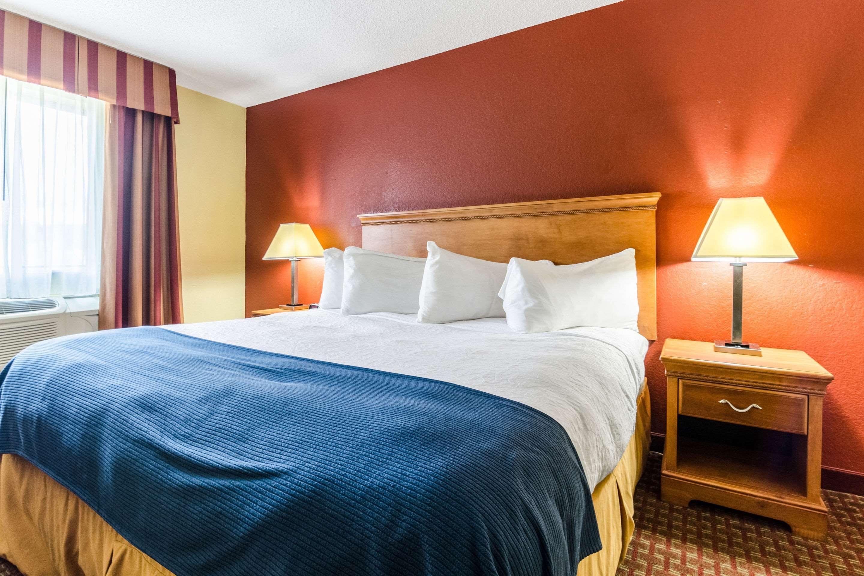 Rodeway Inn & Suites Jacksonville Near Camp Lejeune Eksteriør bilde