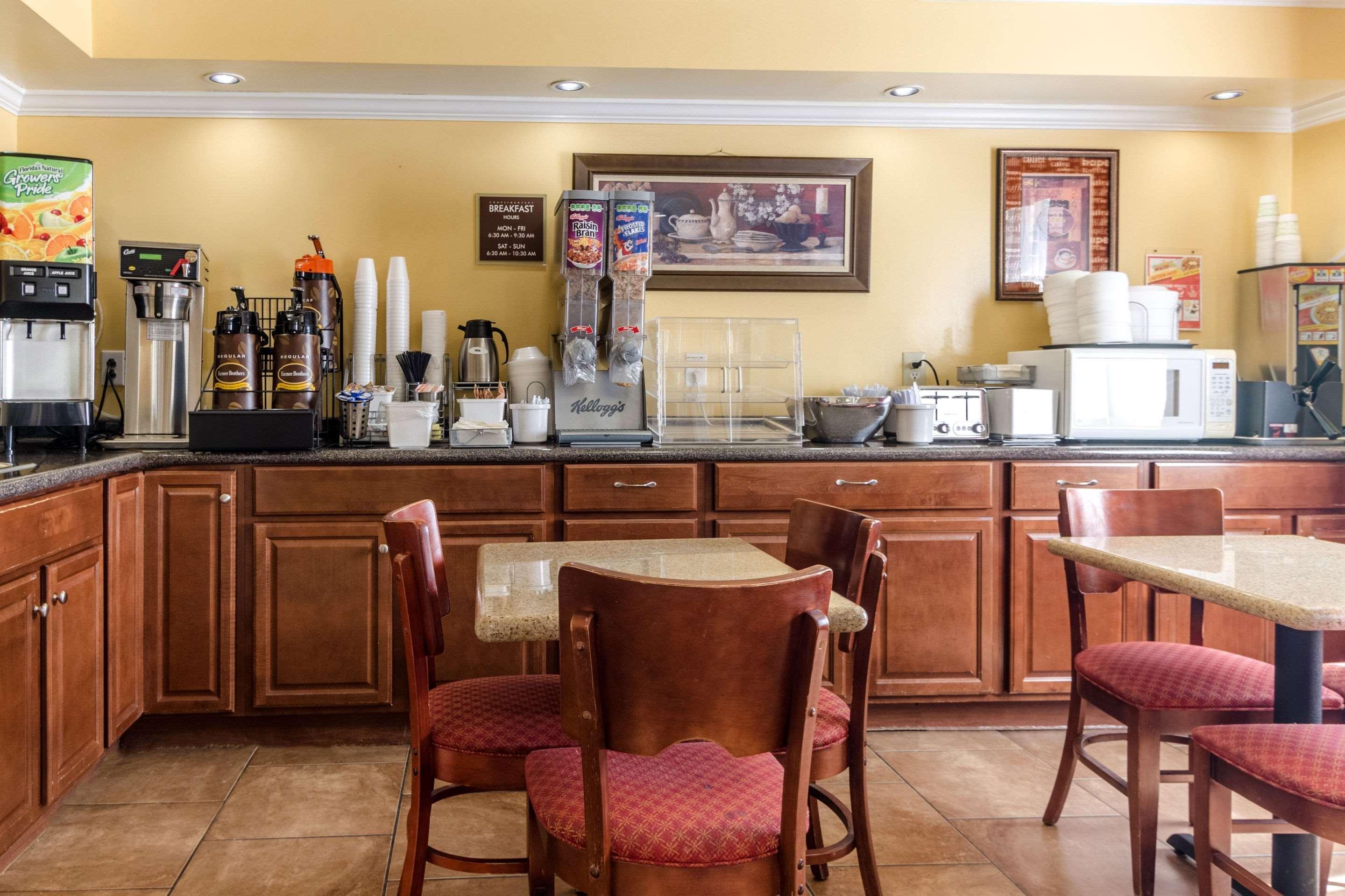Rodeway Inn & Suites Jacksonville Near Camp Lejeune Eksteriør bilde