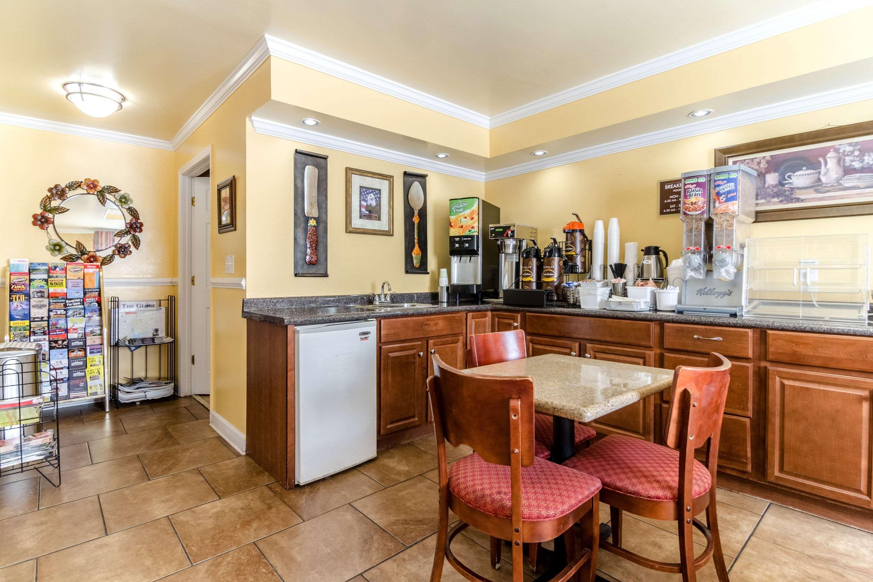 Rodeway Inn & Suites Jacksonville Near Camp Lejeune Eksteriør bilde