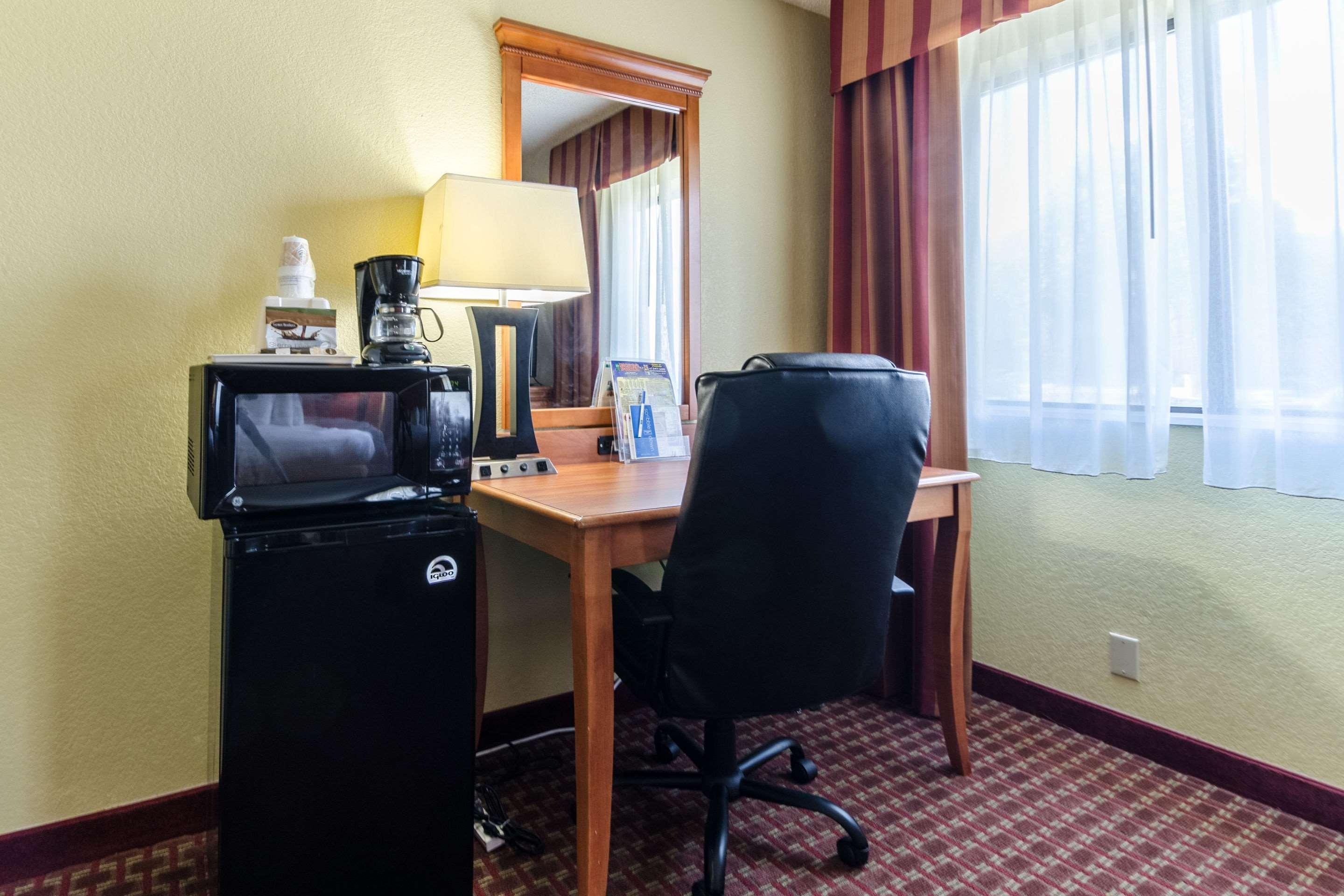 Rodeway Inn & Suites Jacksonville Near Camp Lejeune Eksteriør bilde