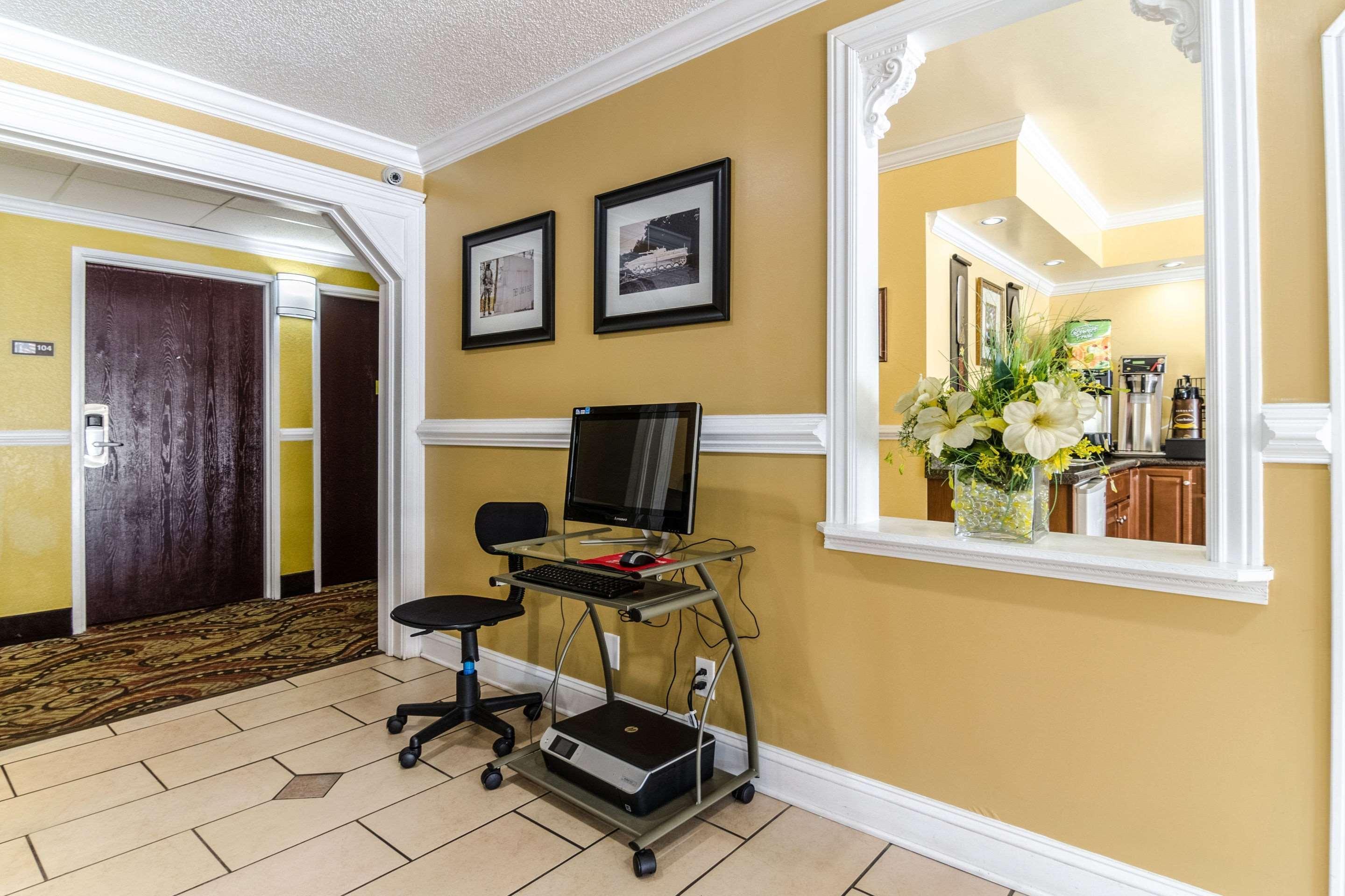 Rodeway Inn & Suites Jacksonville Near Camp Lejeune Eksteriør bilde