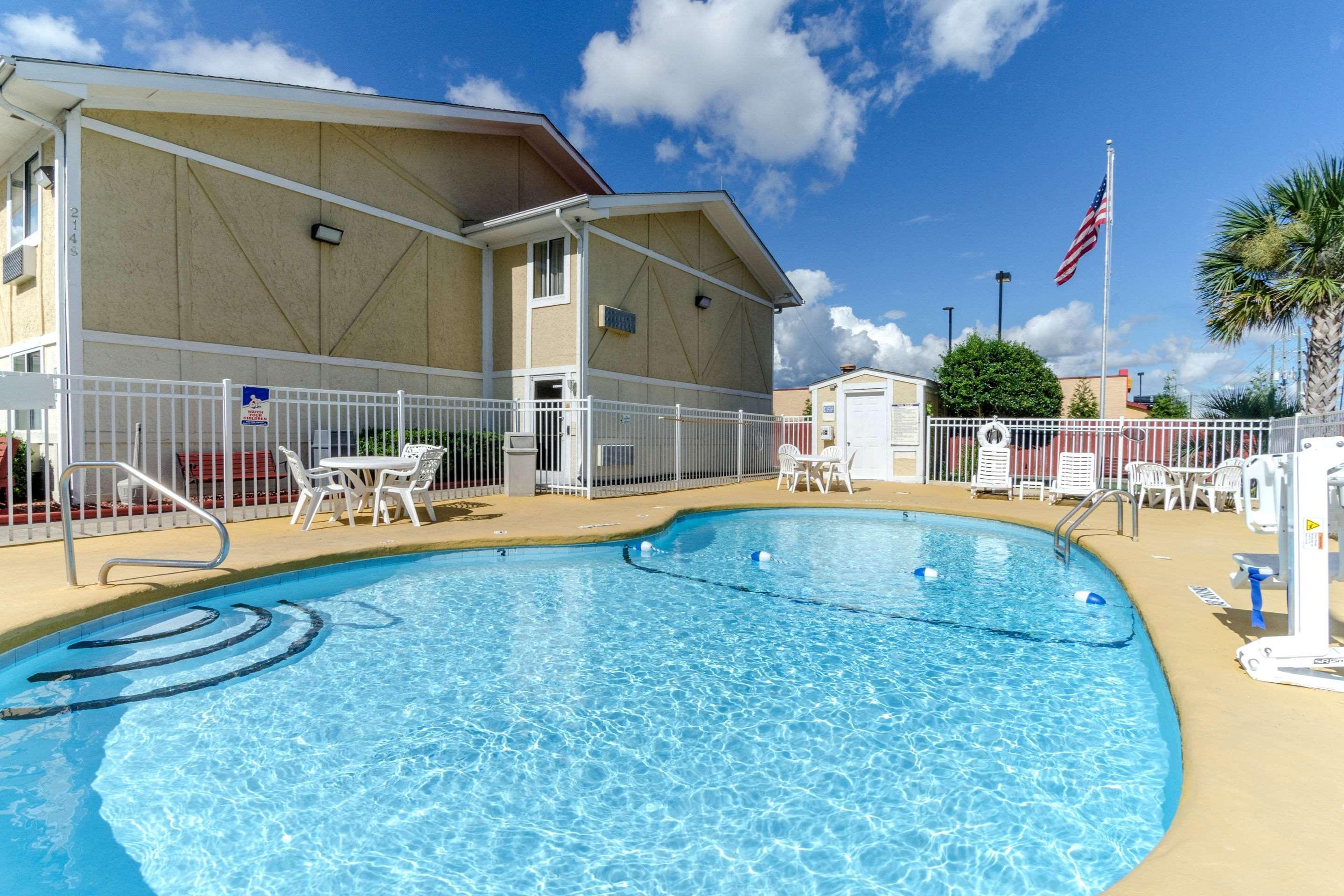 Rodeway Inn & Suites Jacksonville Near Camp Lejeune Eksteriør bilde