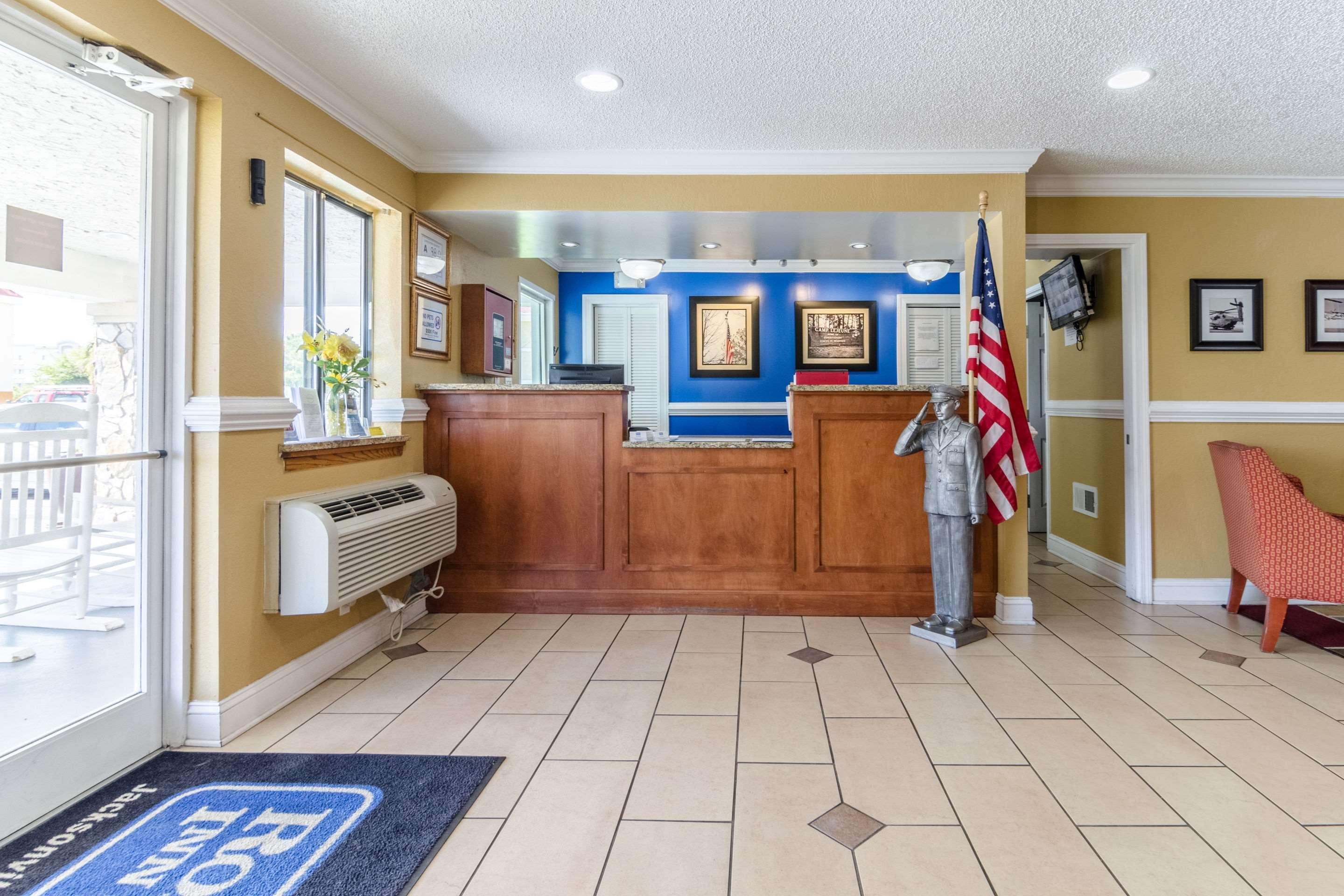 Rodeway Inn & Suites Jacksonville Near Camp Lejeune Eksteriør bilde