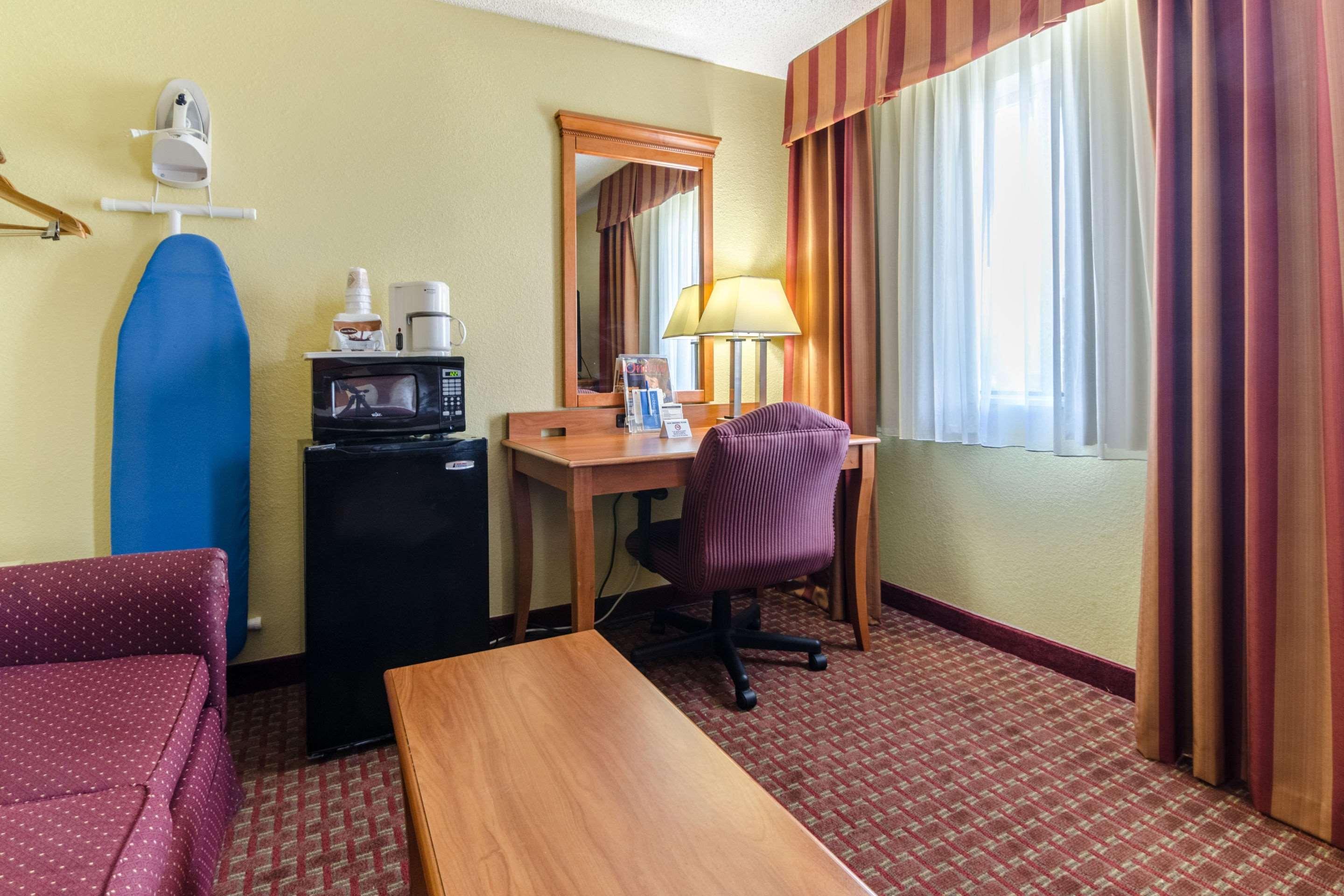 Rodeway Inn & Suites Jacksonville Near Camp Lejeune Eksteriør bilde
