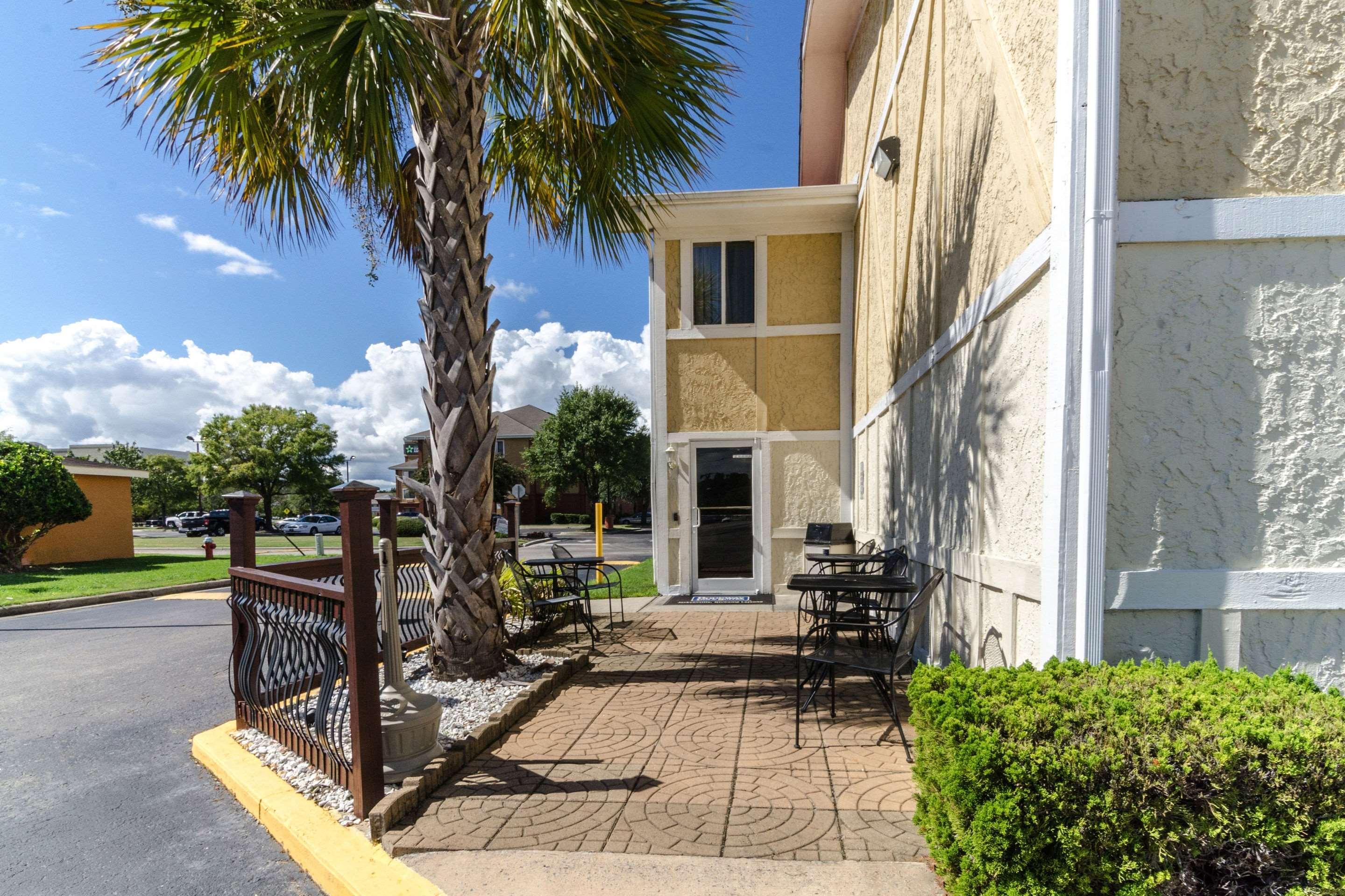 Rodeway Inn & Suites Jacksonville Near Camp Lejeune Eksteriør bilde